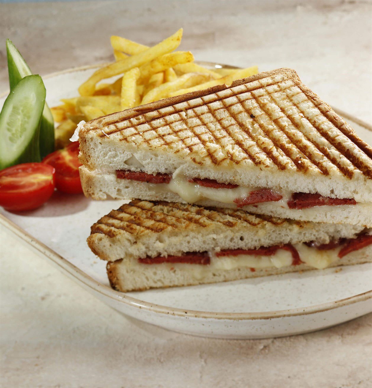 Sucuklu Kaşarlı Tost